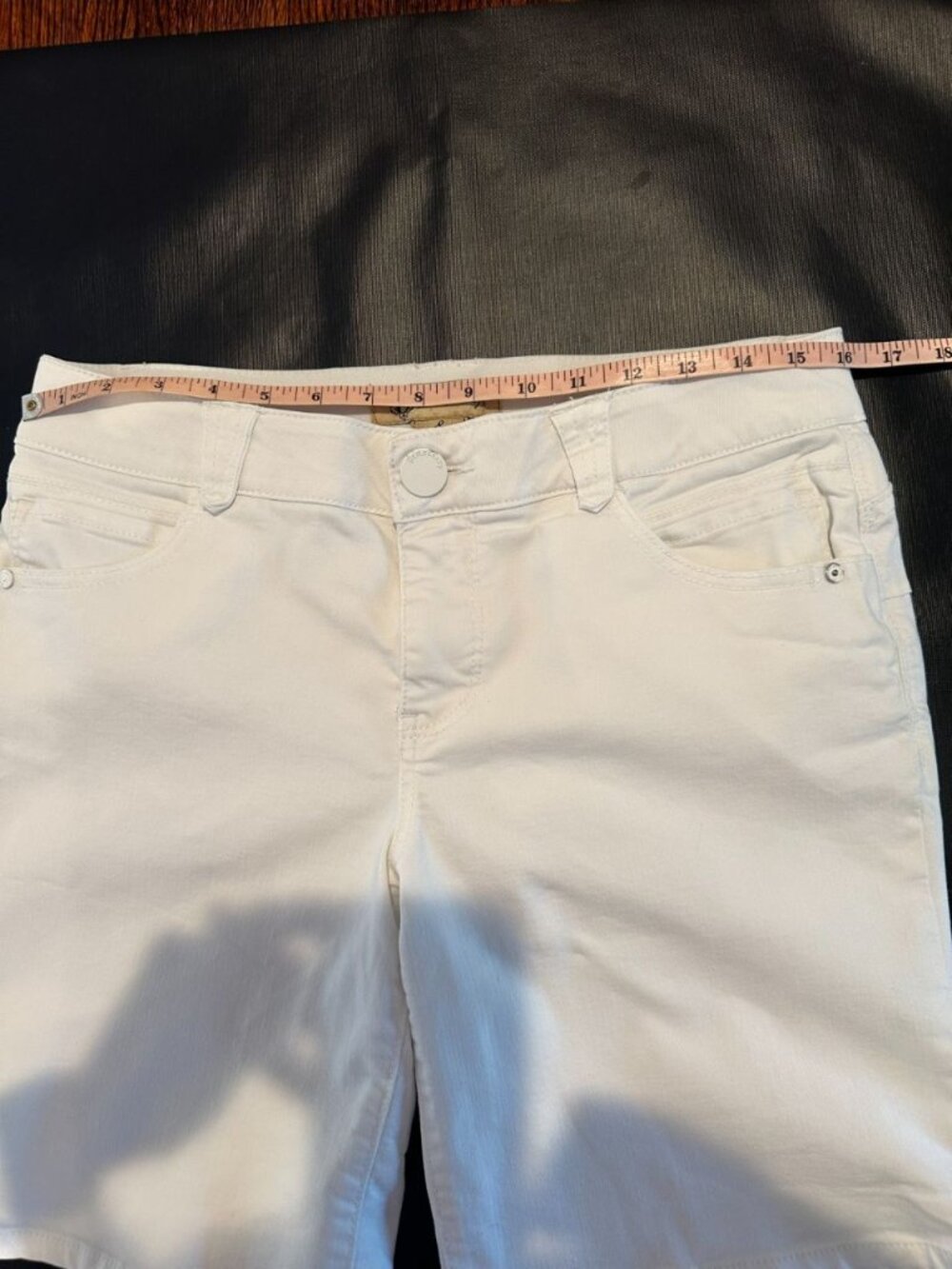 Democracy Shorts Women's 8 Bermuda Ab Solution White Stretch Denim - Picture 3 of 9